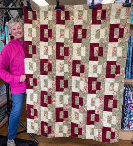 anne-lewis-red-and-green-lap-quilt