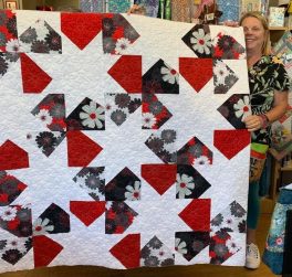 mj-front-of-the-star-poppy-quilt